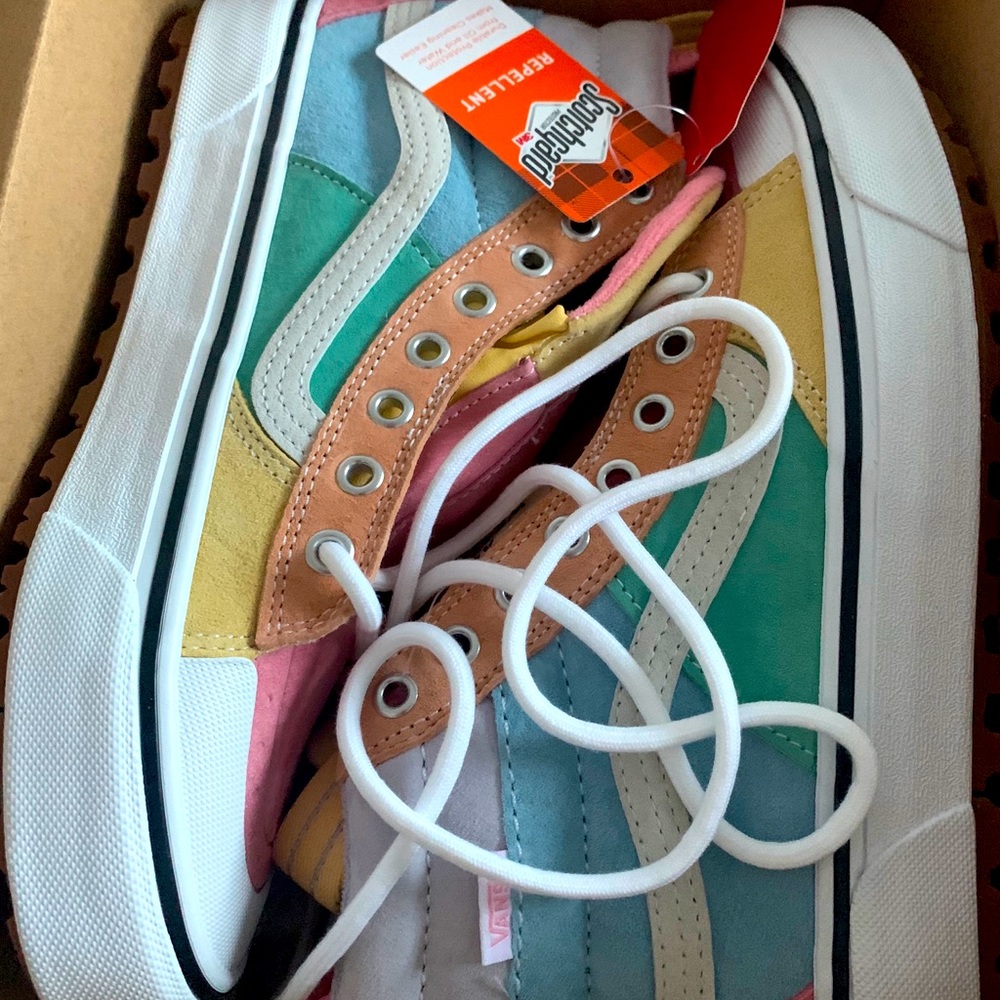 Pastel Multi Color Vans Men’s 7.5 Women 9.0